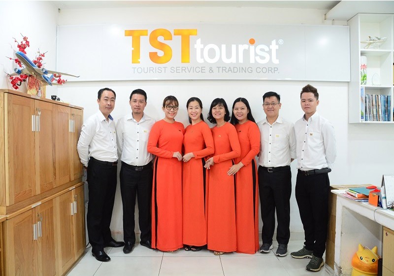 TST đạt giải thưởng Top 10 doanh nghiệp lữ hành hàng đầu Việt Nam