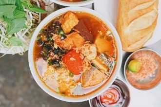 Đến 41 Quang Trung thưởng thức bún riêu Hà Nội ngon