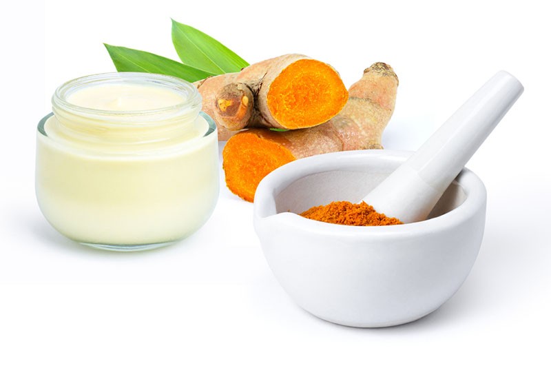 Cách làm trắng da sau sinh bằng sữa chua và nghệ tươi