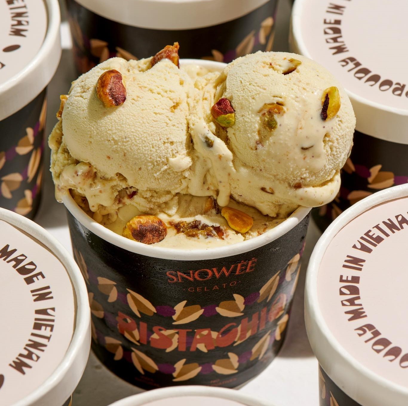 Kem Snowee Gelato với chất kem mịn màng và hương vị đa dạng