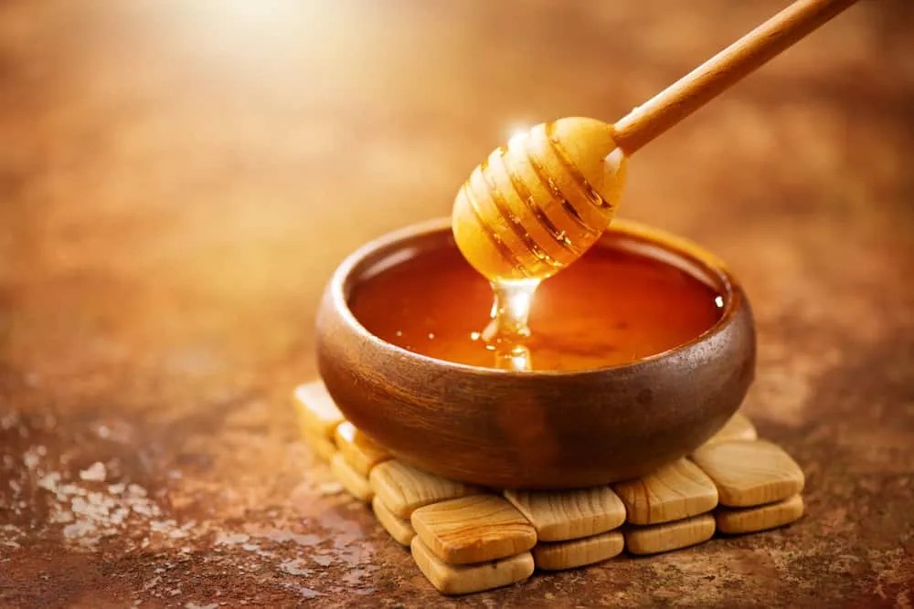 Công thức làm trắng da mặt bằng mật ong và các nguyên liệu thiên nhiên
