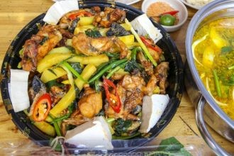 Đĩa ếch nhúng lẩu đầy đặn, đậm đà