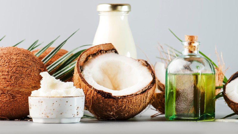 Tác dụng của dầu dừa dưỡng mi