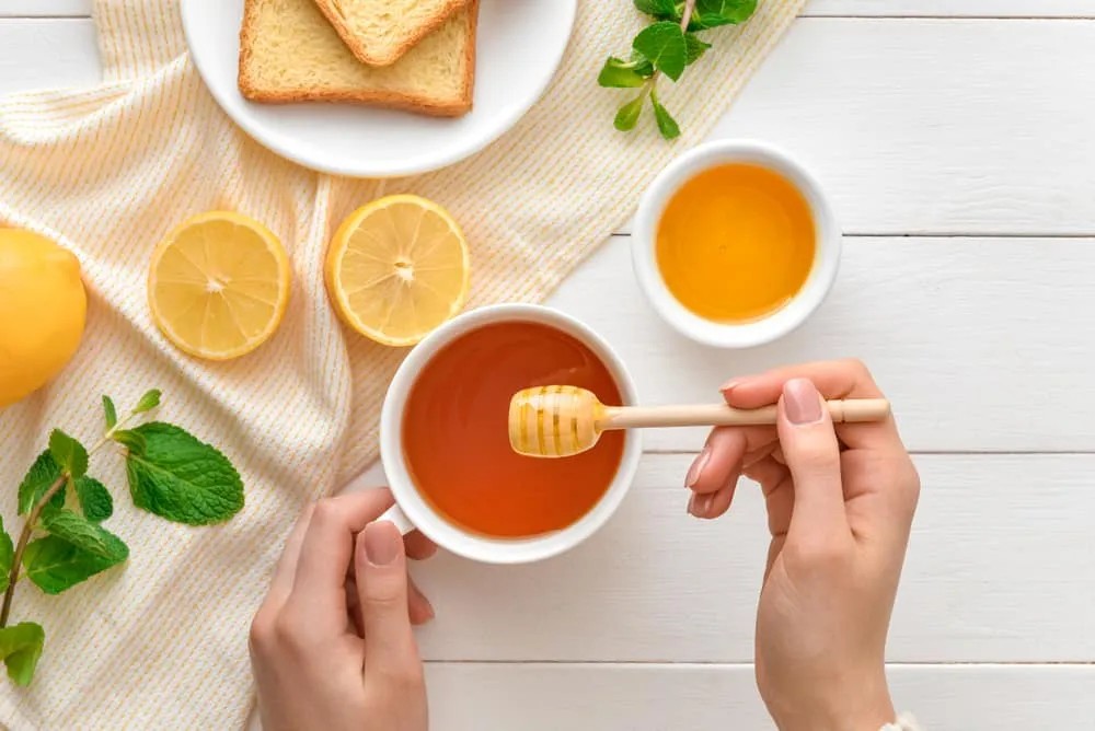 Lưu ý khi sử dụng mật ong để chăm sóc và làm trắng da