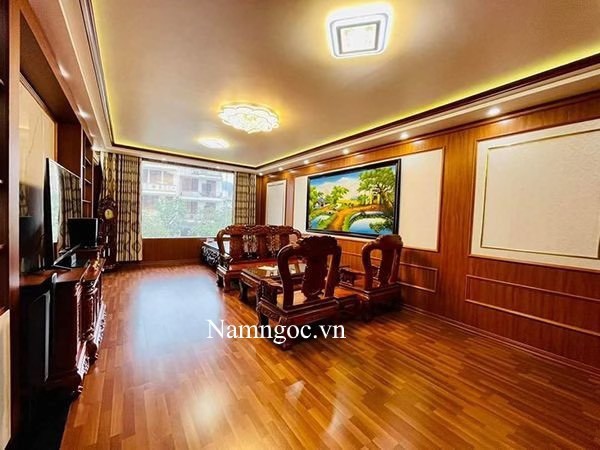 Vách tivi phòng khách ốp nhựa PVC vân đá hiện đại