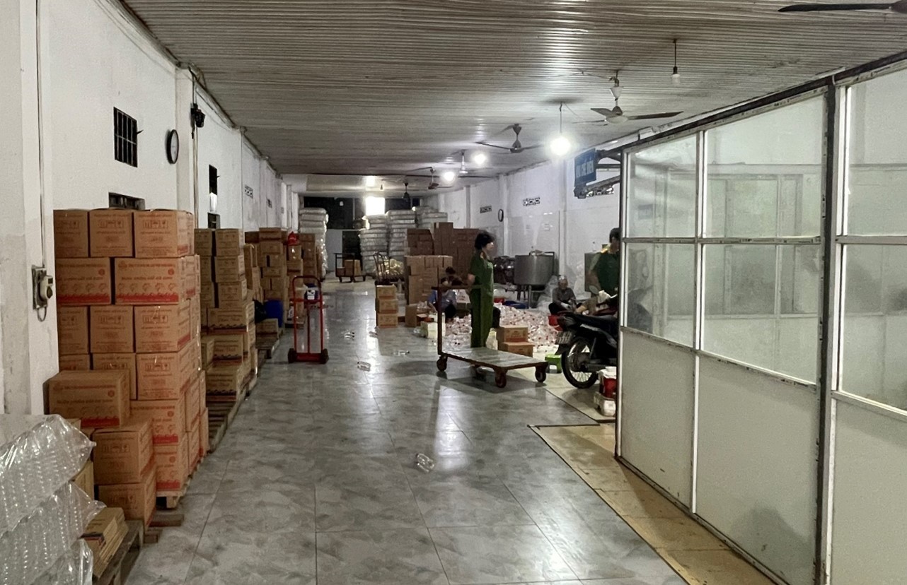 Khu vực sản xuất, chế biến nước chấm, tương ớt Công ty Ngân Hà