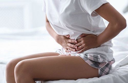 Bệnh nhân bị đau hai bên hông có thể là dấu hiệu bệnh thận, cần thăm khám kịp thời