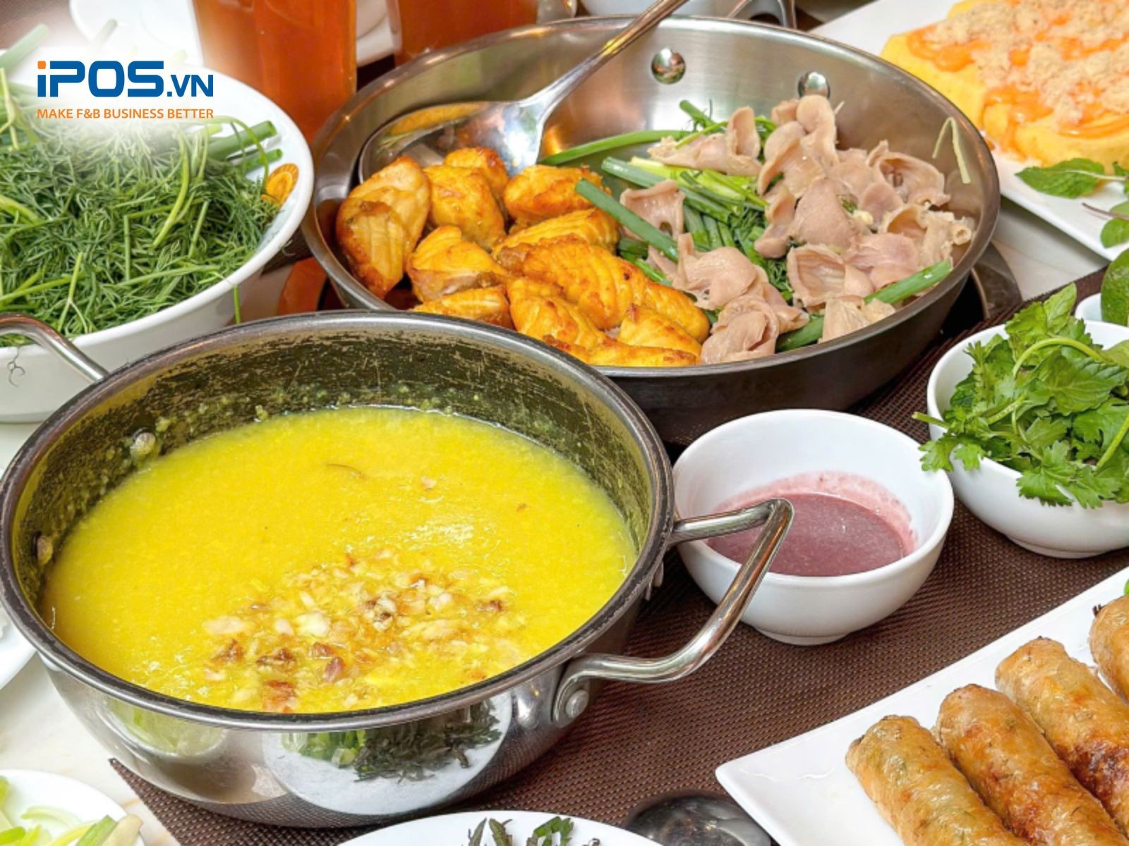 Cá lăng tươi được tẩm ướp để chuẩn bị chế biến chả cá
