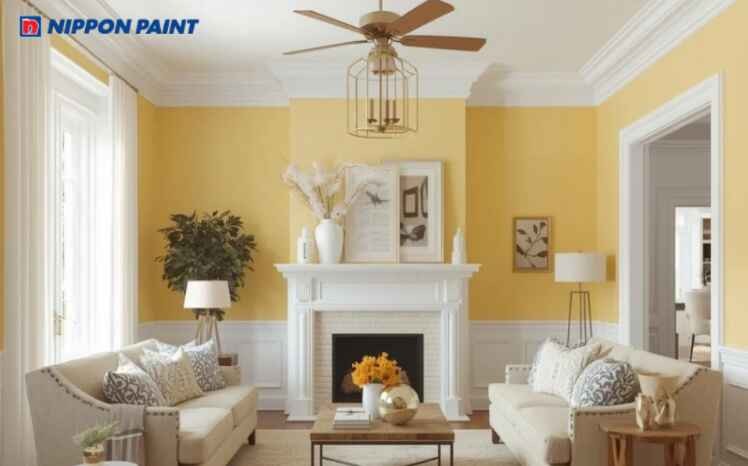 Phòng khách được sơn màu vàng nhạt, mang lại cảm giác ấm cúng