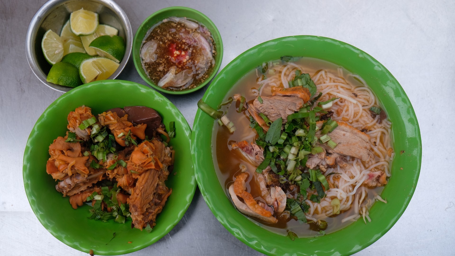 Bún riêu vịt lạ mà ngon