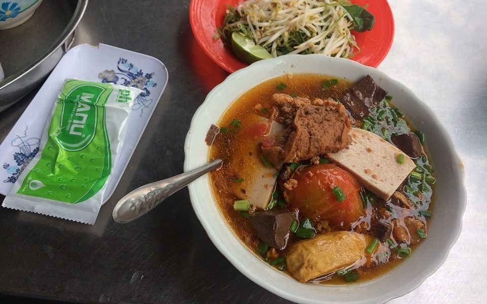 Bún riêu giò chả Thu Nga