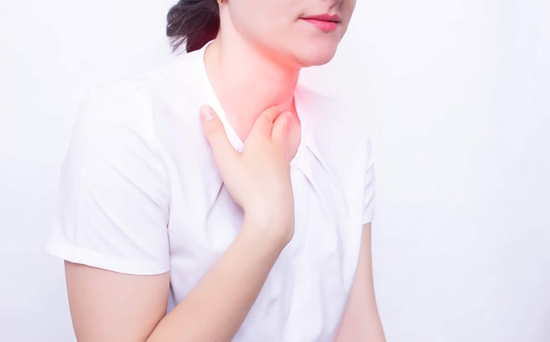 Giọt tinh dầu tràm trà nguyên chất đang được chưng cất