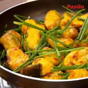 Món chả cá vàng ruộm, thơm lừng tại một nhà hàng chả cá ngon ở Hà Nội