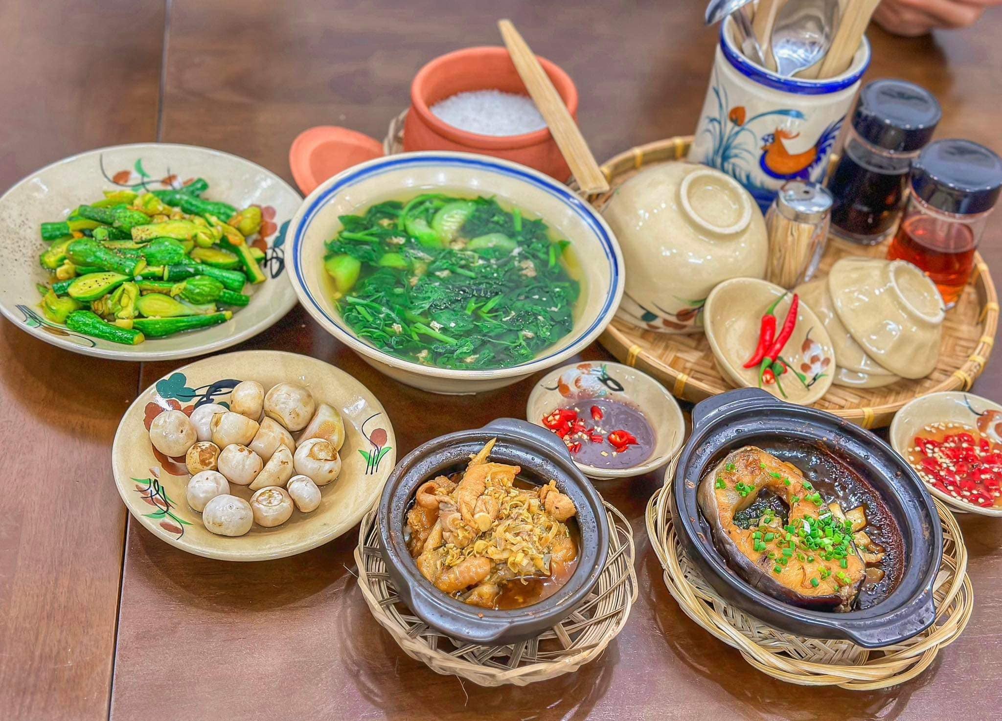 Nạp đầy năng lượng với cơm niêu tại quán Gạo