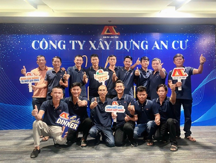 Đội ngũ nhân sự công ty An Cư tại văn phòng Tân Bình