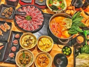 Một bàn đầy ắp đồ nhúng lẩu tươi ngon tại Lẩu Phan