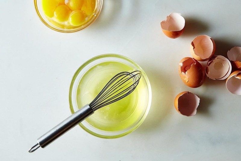 Hỗn hợp đậu đỏ lòng trắng trứng gà giúp thanh lọc da, giảm mụn đầu đen
