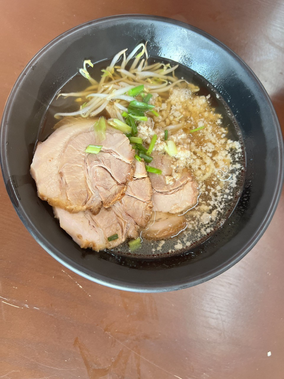 Mì ramen của tiệm với nước dùng vị ngọt thanh