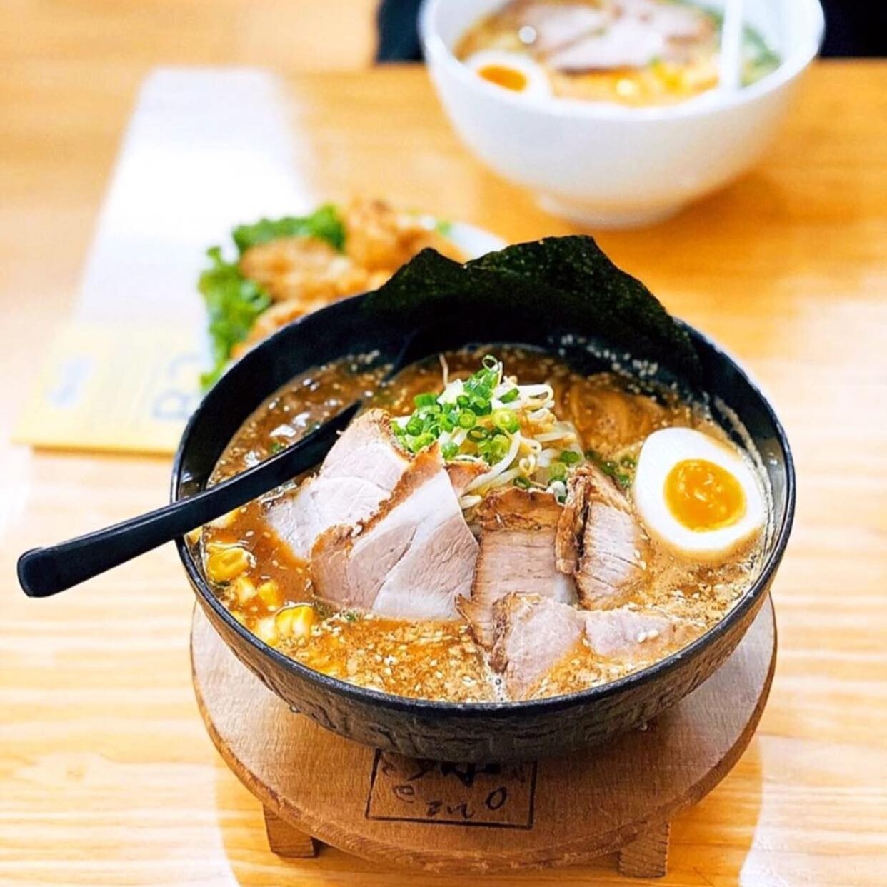 Nếu bạn chưa biết ăn ramen ở Hà Nội tại đâu ngon thì ghé ngay Mì Oshi 03