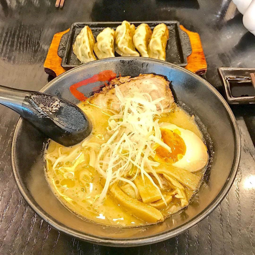Sợi mì ramen ở đây dai dai, nước dùng chuẩn vị Nhật