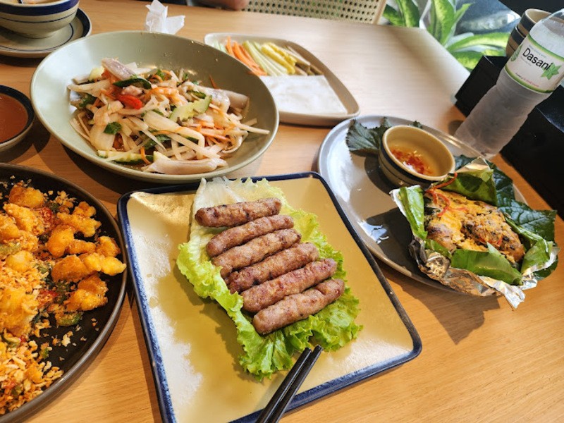 Các món cuốn đa dạng tại Hàng Cuốn Nguyễn Khang