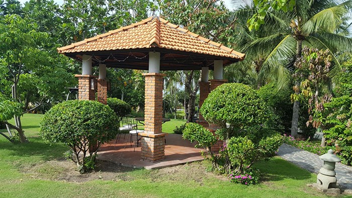 Nhà chòi nghỉ sân vườn thiết kế mái ngói đặc trưng