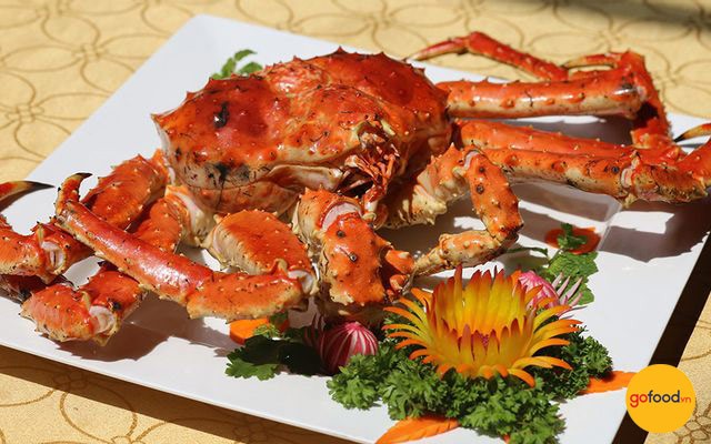 Nhà hàng hải sản Rạn Biển gây ấn tượng với không gian rộng rãi, thoáng mát
