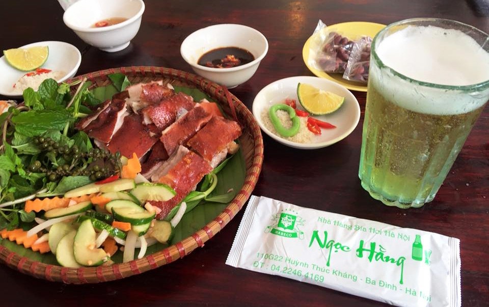 Cùng bạn bè lai rai mồi nhậu ngon, bia chuẩn tại Ngọc Hằng