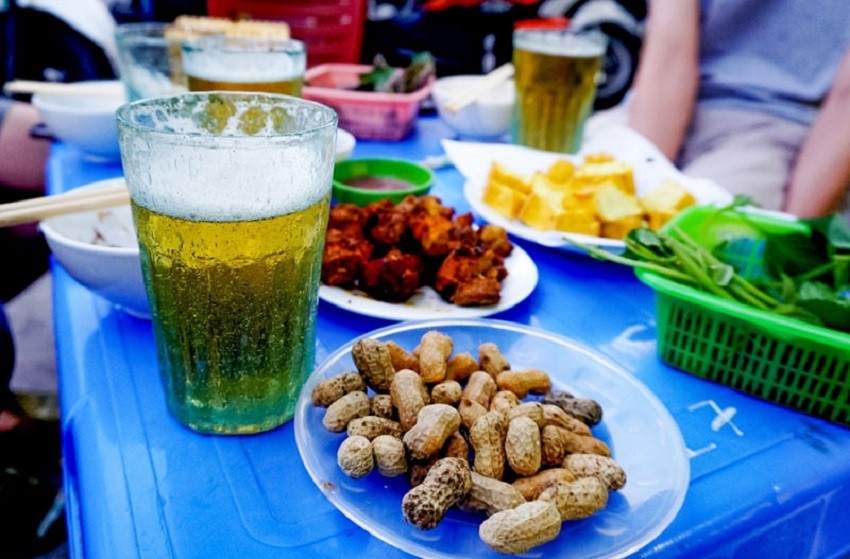 Bia ngon và những món nhậu dân dã là điều quán gây ấn tượng với thực khách