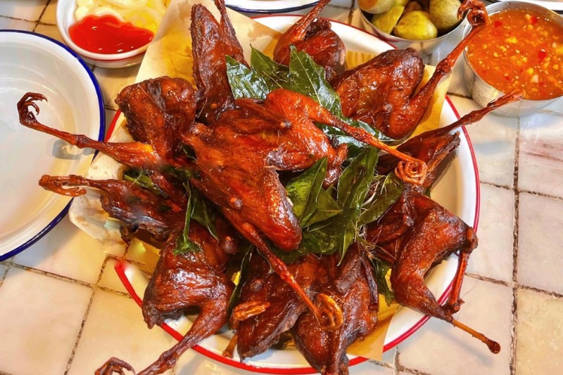 Combo cút nướng giòn thơm tại Meeawn Town