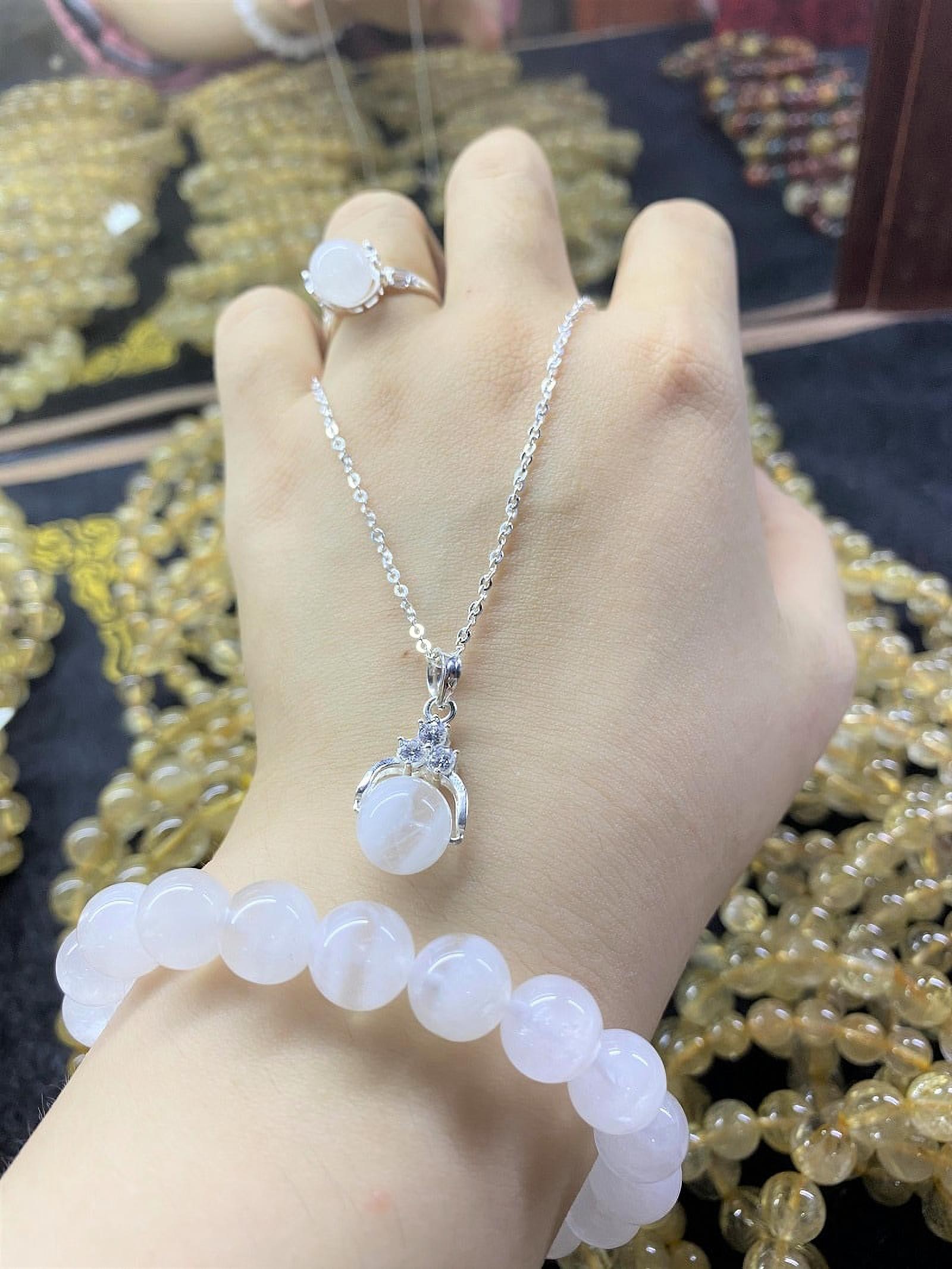 Vòng cổ ngọc trai kết hợp đá thạch anh trắng tinh khiết