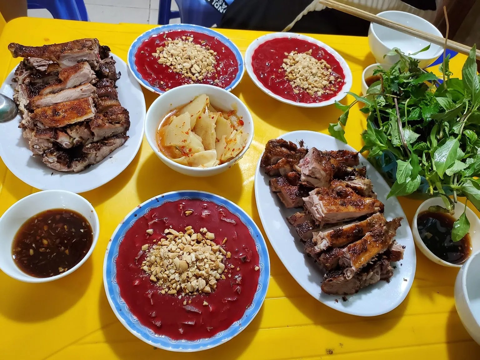 Đĩa vịt nướng vàng ươm, thơm lừng tại Vịt Vân Đình Minh Phương