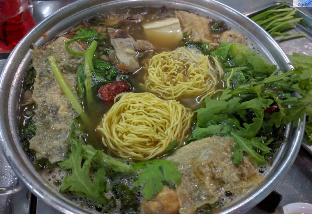 Lẩu dê Trương Định với nguyên liệu tươi ngon được bày biện bắt mắt