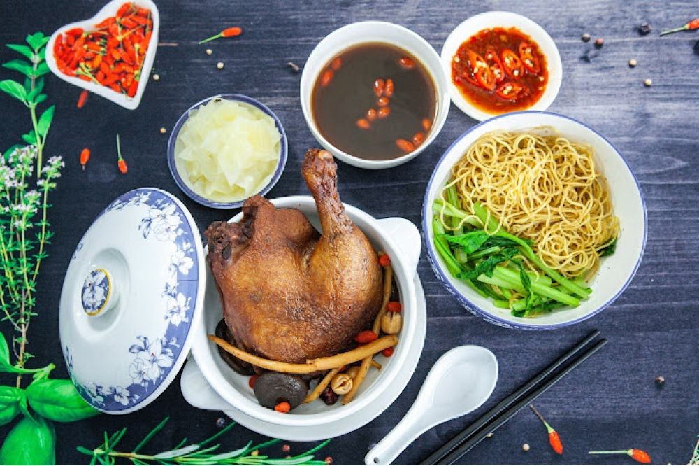 Mì vịt tiềm Tên Lửa với sợi mì dai, giòn và giá trị dinh dưỡng cao