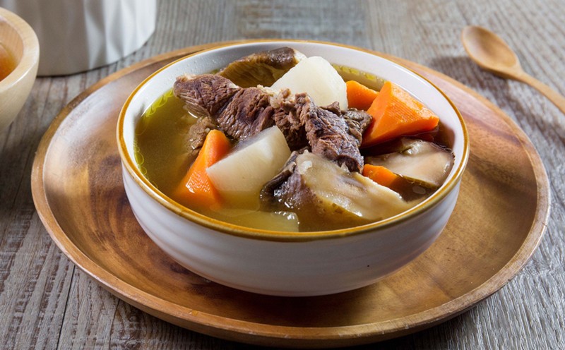 Canh củ sâm đất hầm xương mang lại vị ngọt tự nhiên, thanh mát và bổ dưỡng