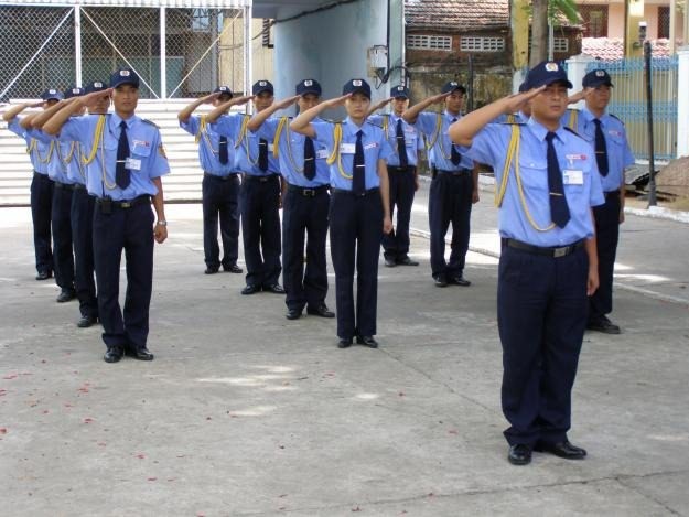 Đội ngũ bảo vệ chuyên nghiệp của công ty Hưng Cát Lợi
