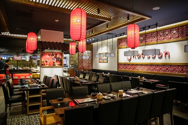 Không gian nhà hàng ấm cúng, cổ điển
