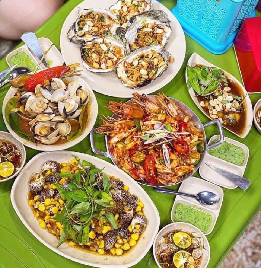 Thưởng thức hương vị độc đáo về đêm tại Quán Ốc Hân