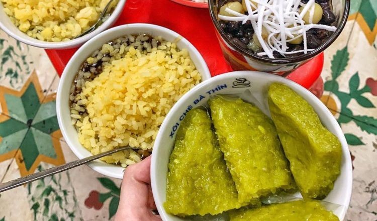 Xôi chè Bà Thìn Bát Đàn có tiếng từ lâu đời với hương vị đặc trưng
