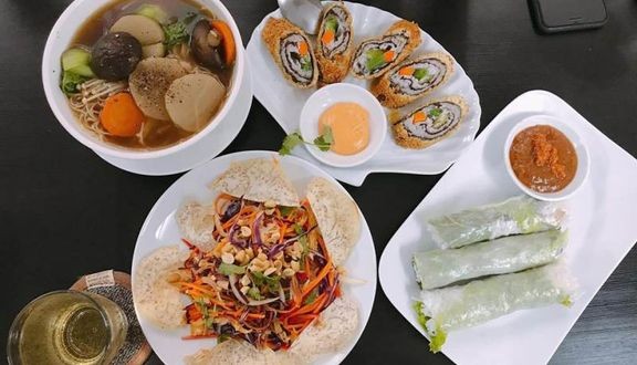 Không gian mộc mạc và ấm cúng tại Veggie Saigon