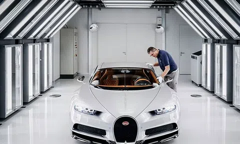 Bugatti tiết lộ thời gian sơn thủ công một chiếc xe triệu đô của mình