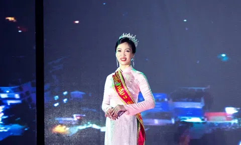 Á hậu Lê Thị Khánh Vân khoe sắc tại Lễ hội Áo dài Thành Tuyên 2023
