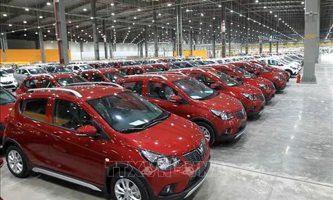 Doanh nghiệp mạnh tay giảm giá, thị trường ô tô Việt Nam vẫn chững lại