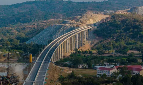 Tuyến cao tốc gần 9.000 tỷ đồng sở hữu hầm đường bộ đứng top đầu Việt Nam băng băng về đích