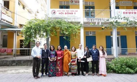 Kỷ niệm 5 năm thành lập phòng khám Nhất Nam Y Viện làm việc với hội đông y Thừa Thiên Huế